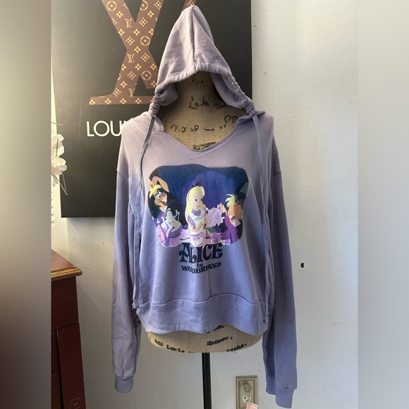 🆕Disney Alice In Wonderland Hoodie - Picture 3 of 15
